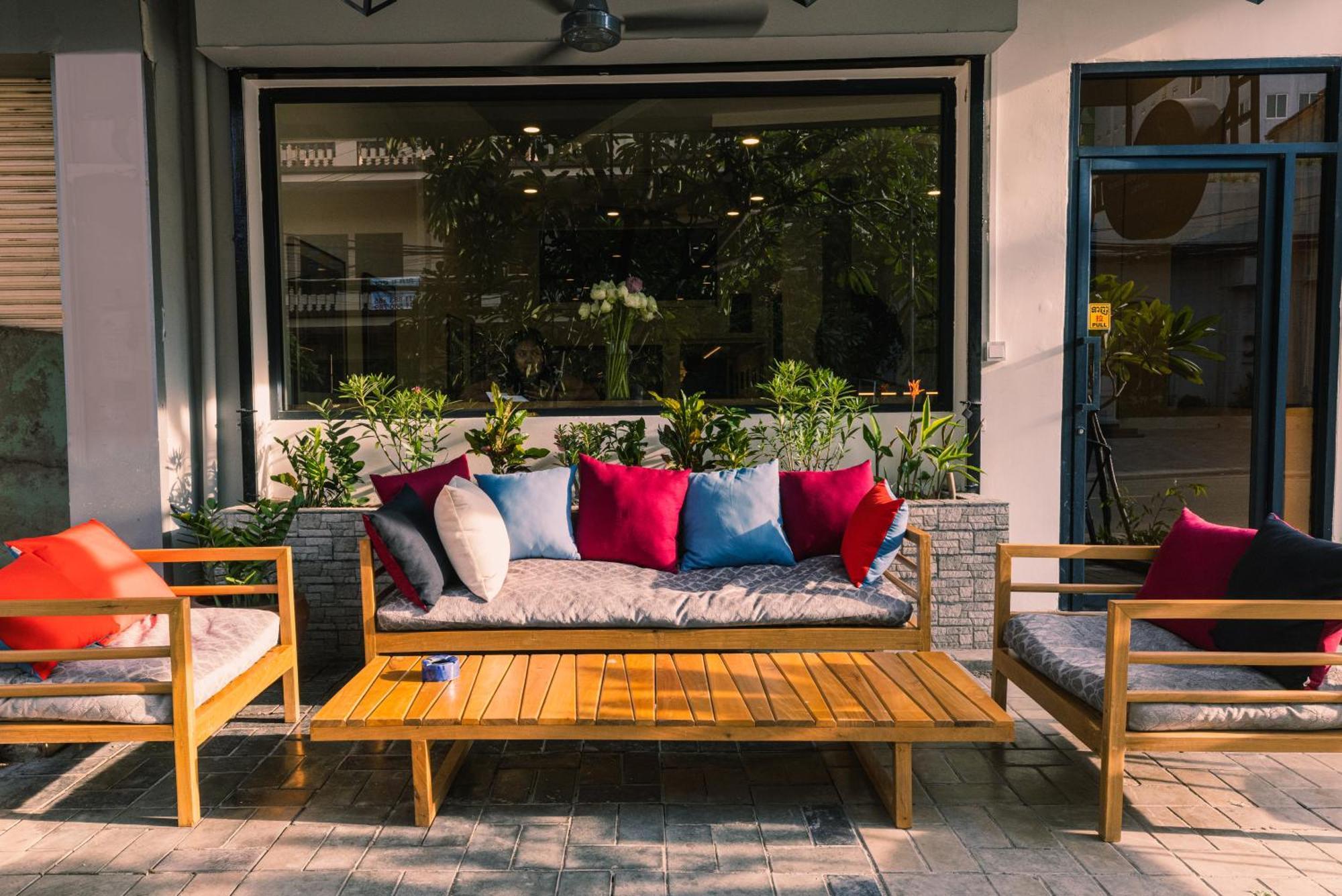 Suite Home Boutique Hotel Phnom Penh Exteriör bild